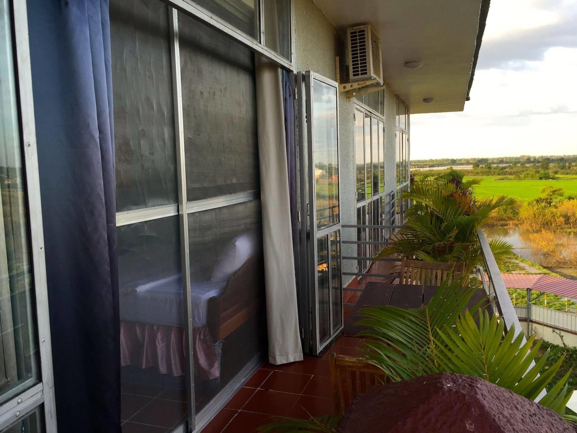 River Dolphin Hotel Kratié Exterior foto